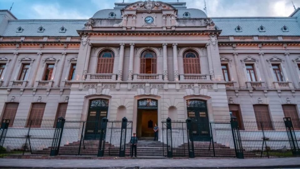 Anunciaron asueto administrativo y escolar