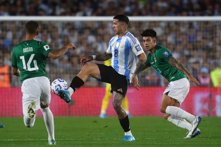 La Selección Argentina enfrenta a Bolivia 