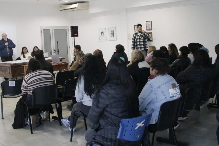 Capacitación sobre prevención de consumos problemáticos
