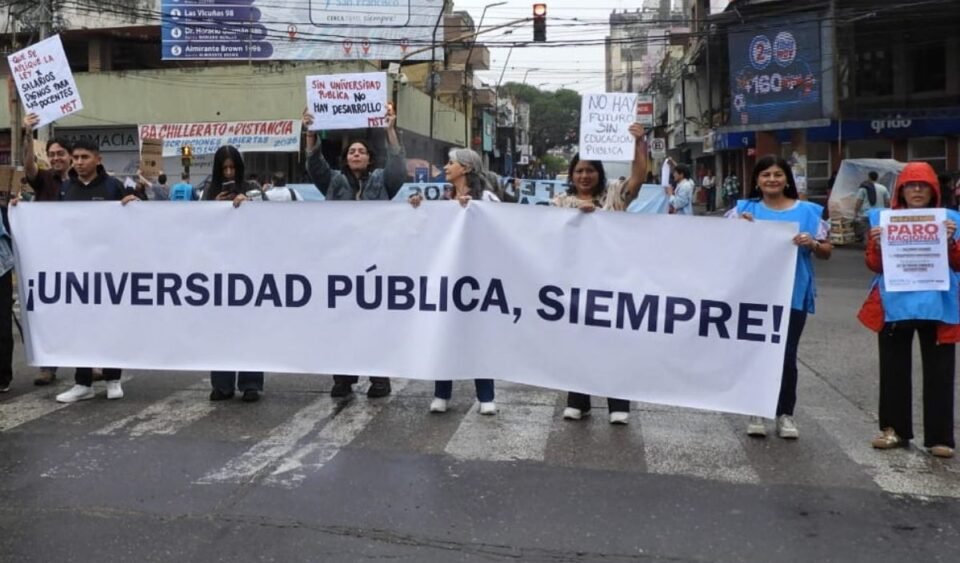 Docentes universitarios anunciaron un paro de 72 horas 