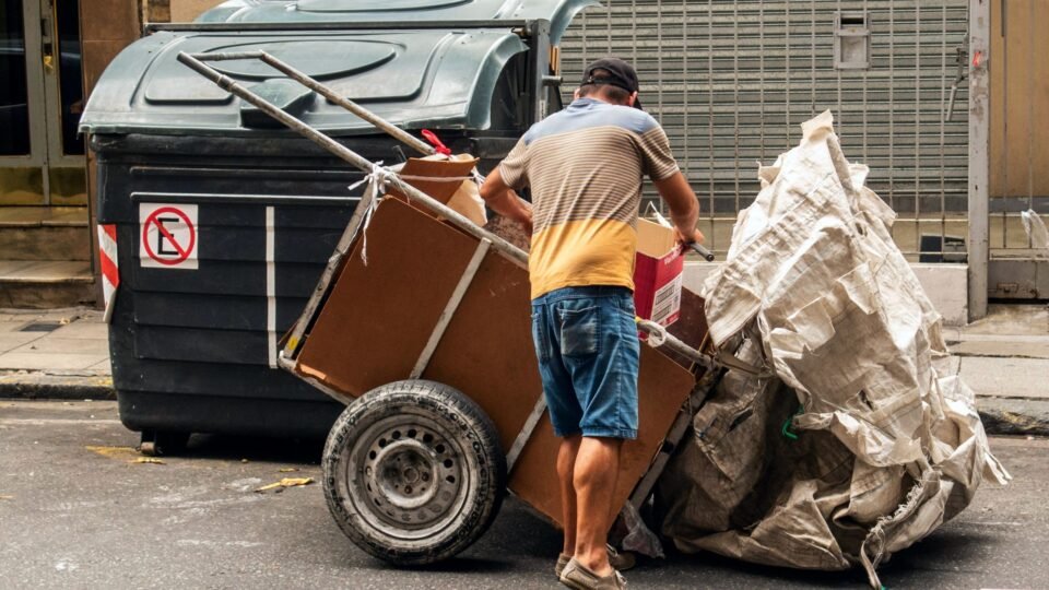 La pobreza afecta a 1,7 millones de personas más que en 2025 