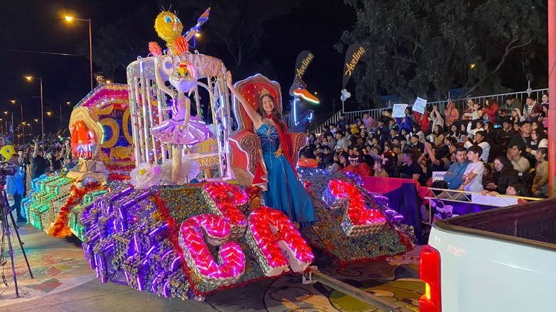 FNE 2026: Desfile de carrozas de los grupos A y B