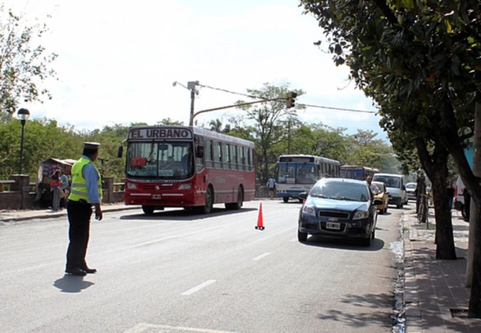 Cambiaron las paradas de colectivos sobre Av. Fascio 